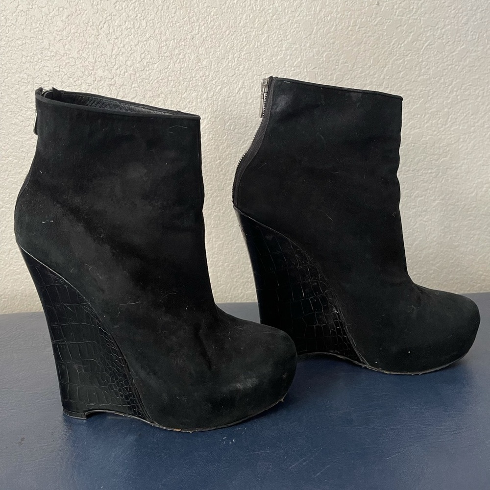 Alejandro Ingelmo suede wedge booties